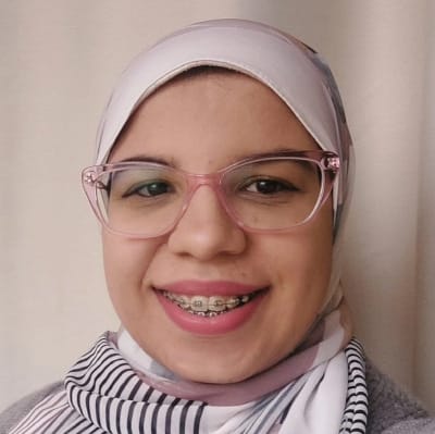 يمنى خالد لبن